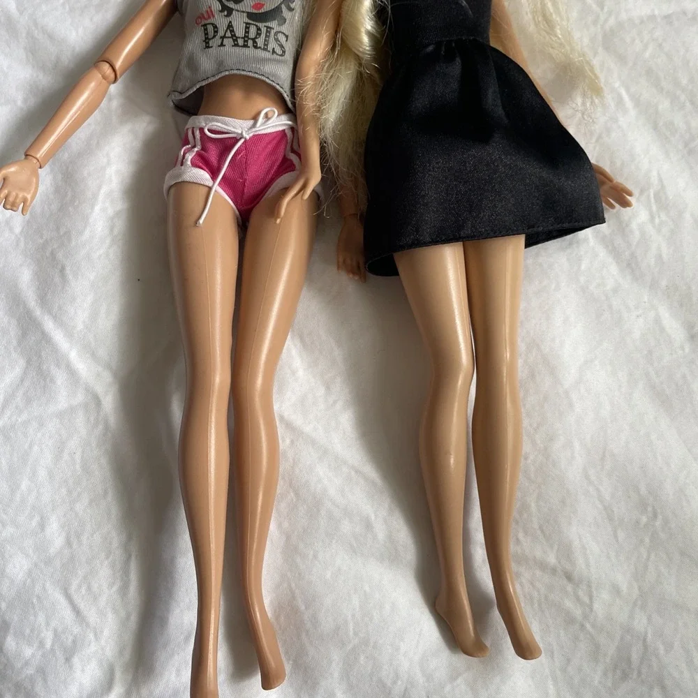 1999 Barbies Lot Of 2